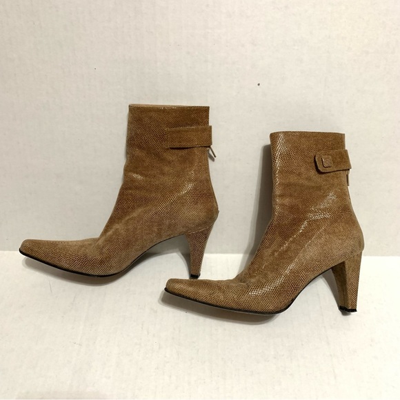 Stuart Weitzman Tan Suede Snip Toe Heeled Booties Women’s Size 7.5 AA Narrow - Picture 3 of 9